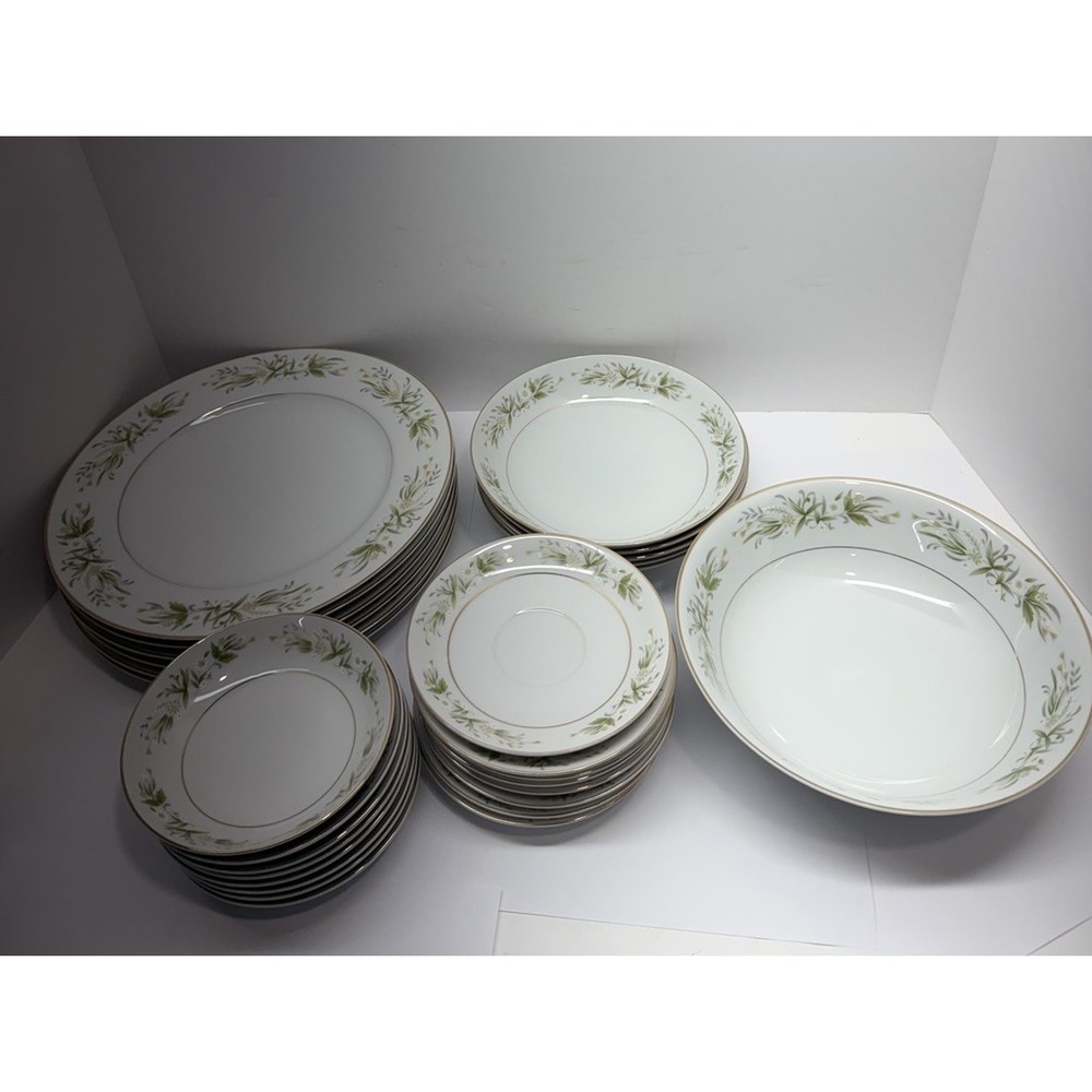 Fine China of Japan Pembrook 6515 27‎ Piece Dinner Set  Gold Trim Floral VTG